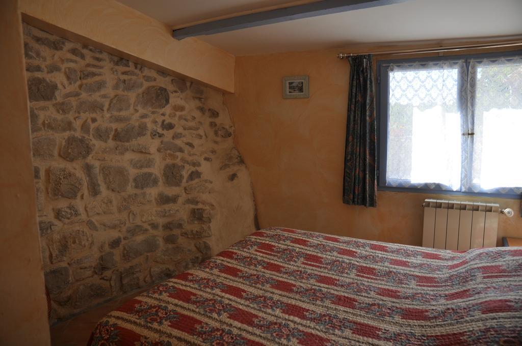 Le Petit Labouret Hotel Revest-du-Bion Exterior photo